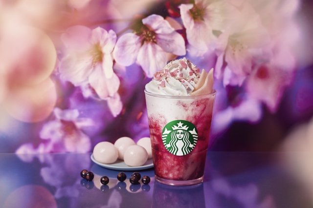 【スタバSAKURA】幻想的な“夜桜”をイメージした『さくら カシス ストロベリー 白玉 フラペチーノ』午後4時39分(ヨザクラ)に解禁