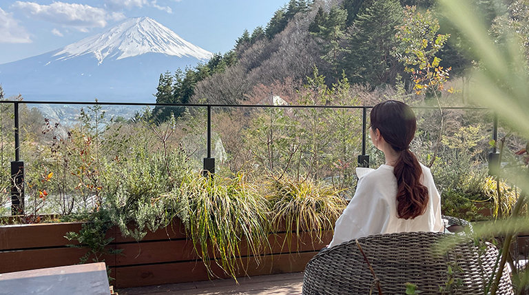 富士山と河口湖を望む、境界のない自然の中のスモールラグジュアリー「ふふ 河口湖」滞在記