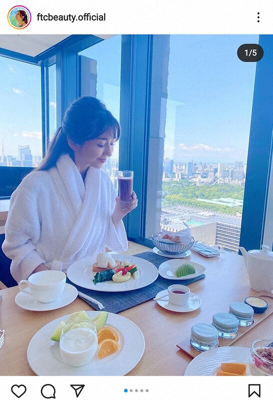 君島十和子さん 隠れ家ホテルで優雅な朝食 「美しくて目の保養」「心も身体も癒されます」の声