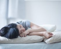 ぐっすり眠れる枕の選び方、確認するポイントは3つ。プロが解説