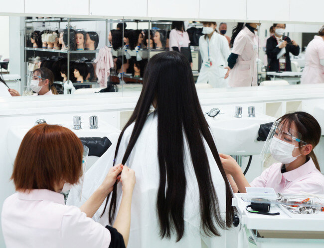 大阪樟蔭女子大学化粧ファッション学科美容コースの学生ならではの SDGs 活動にヘアロス当事者が参加！髪の毛で夢をつなぐプロジェクト座談会「~多様な未来への一歩~」を開催