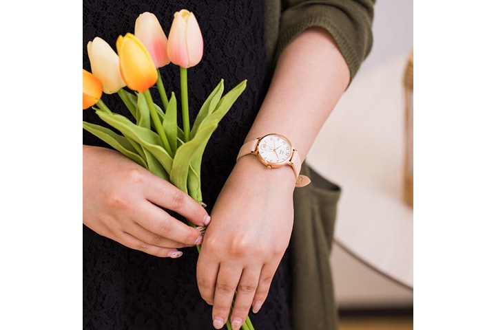 花束を持つミッフィーがかわいい！ ingénu、コラボ腕時計が発売