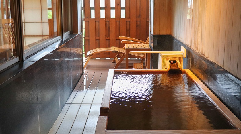喧騒を離れた奥熱川で源泉かけ流しの温泉と自然を堪能！「奈良偲の里 玉翠」