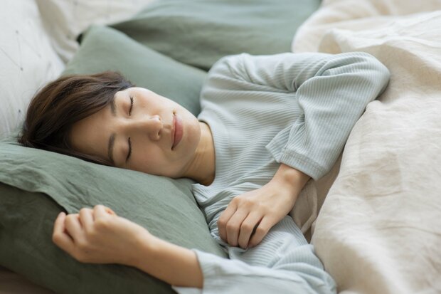 マネするだけの「6つの快眠習慣」。エアコンの温度やパジャマの素材にもコツが