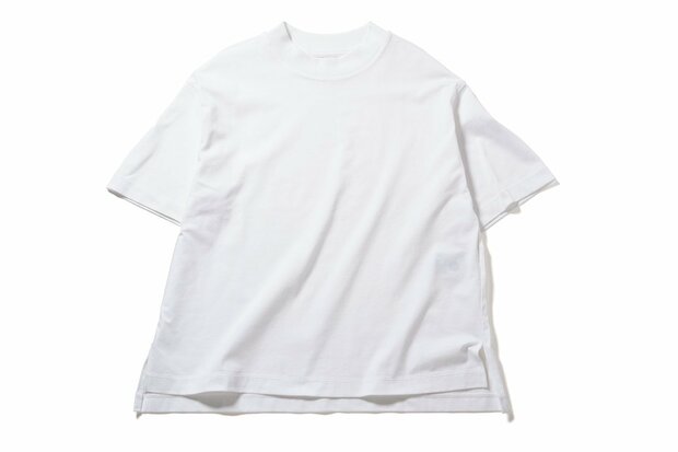 40代50代、ユニクロ1500円の「白Tシャツ」を着まわし。おしゃれ見えコーデ3つ