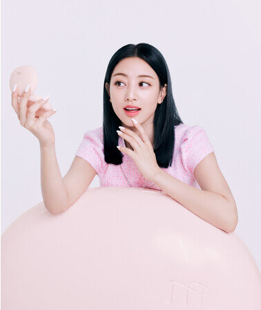 TWICE JIHYOがミューズを務める韓国コスメブランド「MILK TOUCH」から"白玉肌"に仕上がる美容成分60%のスキンケア発想ファンデーションが新発売！