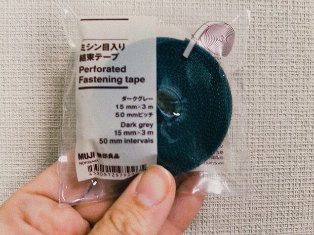 無印良品の「ミシン目入り結束テープ」でおうちが整う。190円で試しやすい
