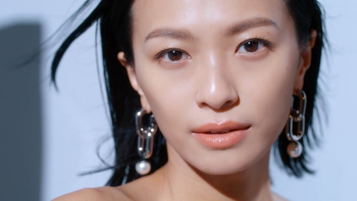 榮倉奈々＆山田裕貴、美しい素肌披露のシャワーカット公開 美容法も明かす