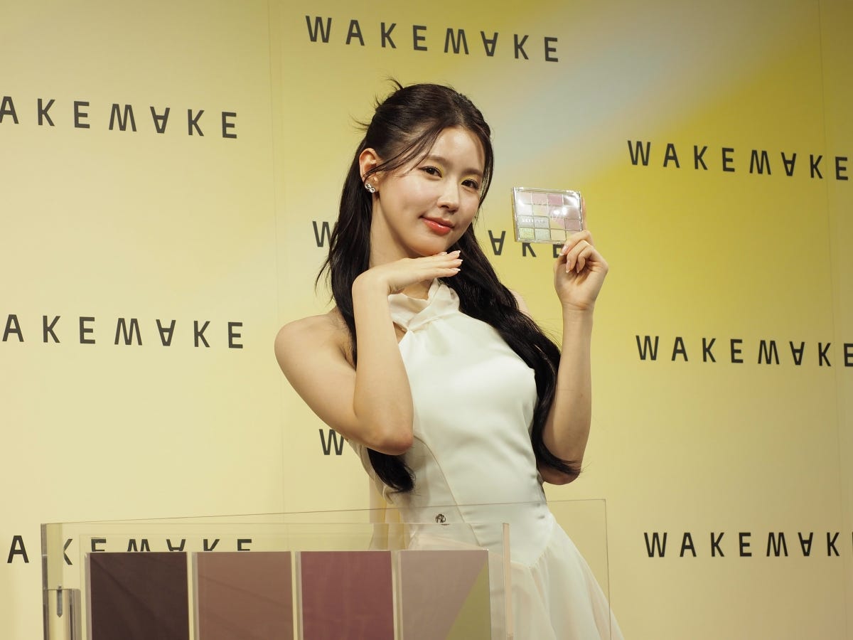 (G)I-DLE ミヨンが韓国コスメ「WAKEMAKE」のミューズに! あざとかわいい仕草を披露