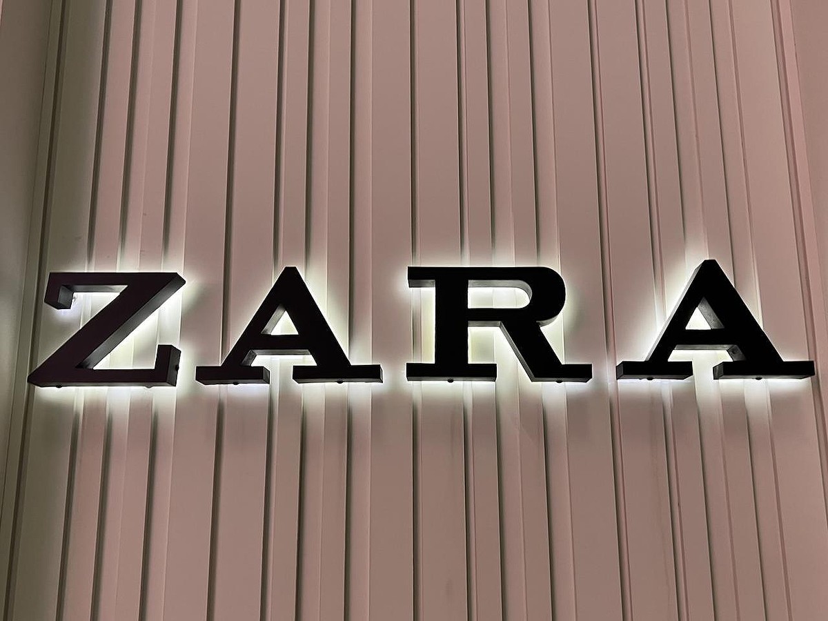 大人に似合う“ネイビー”♡【ZARA】30・40代の上品見え！「洗練スカート」