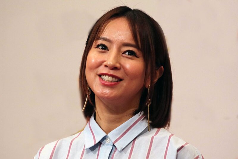 「お顔小さい！」鈴木亜美、40代になった近影が話題 愛用の“リフトブラシ”に注目集まる