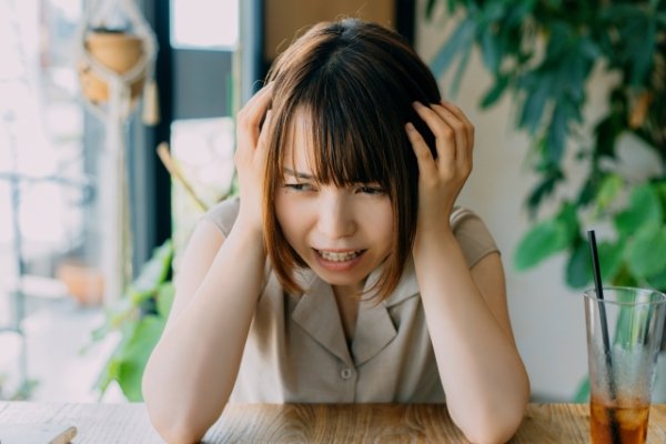 結婚式の夜に「親と一緒の部屋に泊まる」と言うマザコン彼氏 30代女性の下した決断は…【後編】