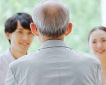 「父を喜ばせたかったのに」結婚を急かす父のため、彼氏を連れて帰省したら…“まさかの大激怒”されたワケ