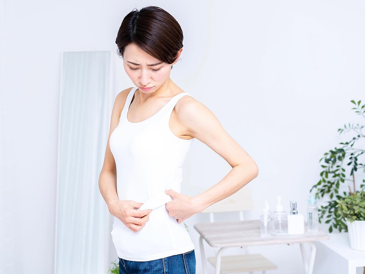 ぽっこりお腹が凹んでいく。１日３回【効率良く腹直筋を強化する】簡単習慣