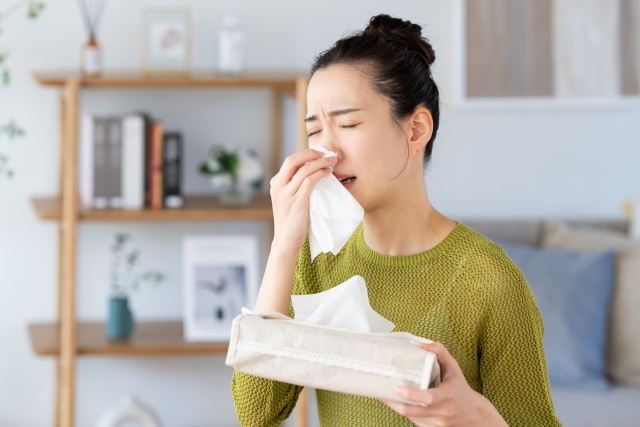 「絶対認めない」「天気に敏感」「鼻下にリップ塗り」 花粉症への持論に若手芸人も“あるある〜！”