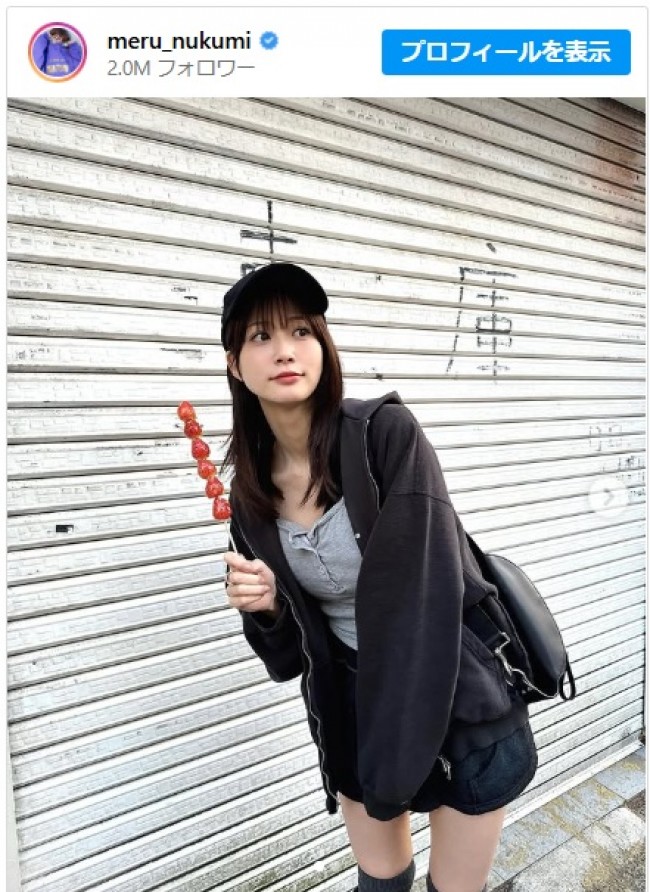 生見愛瑠、ショーパンコーデで“絶対領域”あらわ「もぐもぐめるすきぃー」「キュンキュンします」