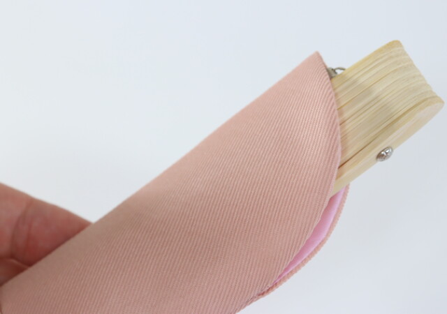 ダイソーで買ったっていうと驚かれる！「300円でこの素材が買えるとは…」高見え力抜群の扇子