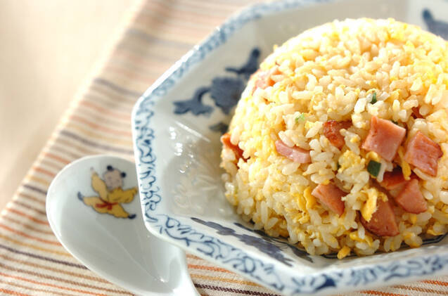 お昼ごはんに迷ったらコレ【チャーハン】定番から変わり種まで、使える「具材アイデア」17選！