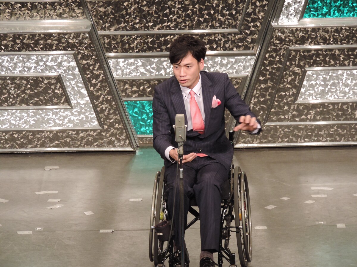 「終電帰り・お酒が飲めない車椅子ホスト」障がい者を差別しないでと思う自分にも偏見があったと気づく「歌舞伎町での2年間」