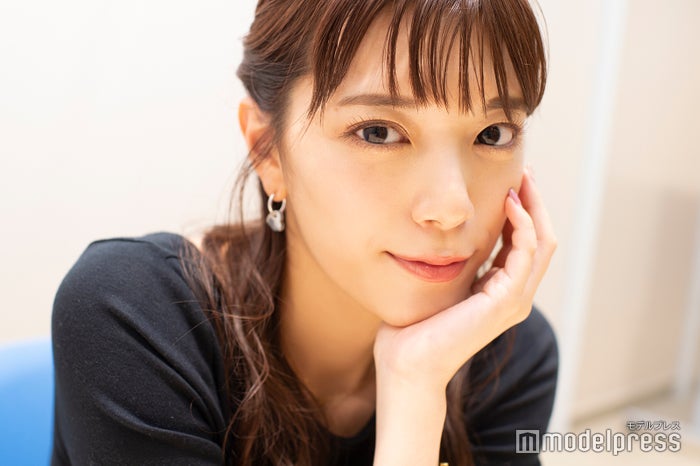 テレ朝・三谷紬アナ、美脚際立つショーパン姿披露「新鮮」「スタイル抜群」の声