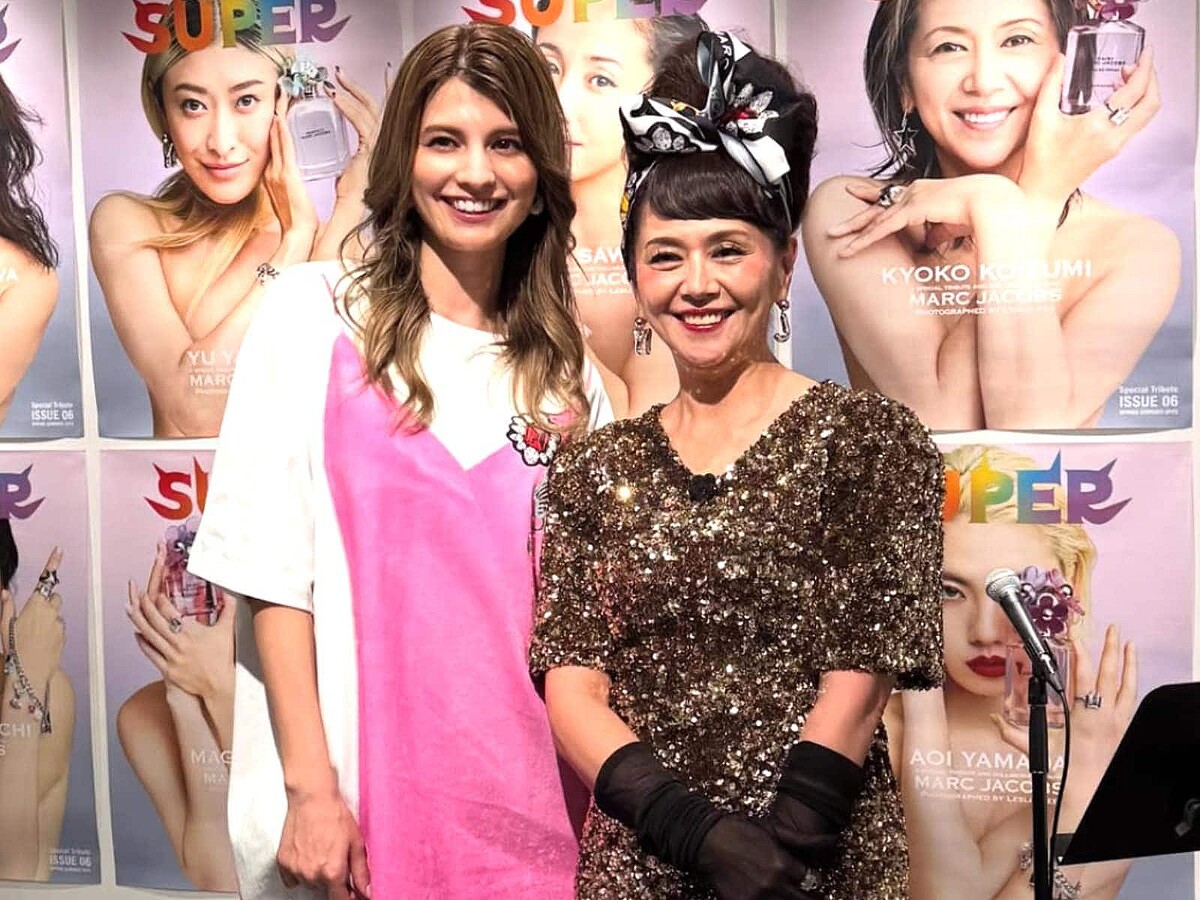 「190cm近くある？」マギー、圧巻の美脚披露で小泉今日子と2ショット「めちゃくちゃいい感じ」「美の共演」