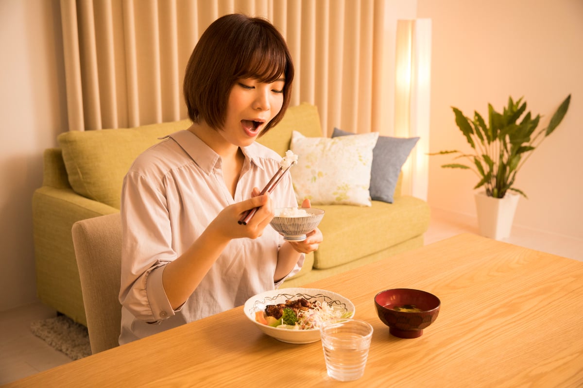 ぐっすり寝たい…「睡眠」の質を上げる食べ物とは 夕食のタイミングも重要に 専門家が解説