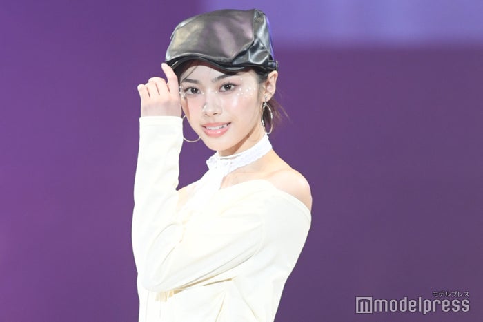 安斉星来、美デコルテ＆肩ライン輝くオフショル姿【サツコレ2025S/S】