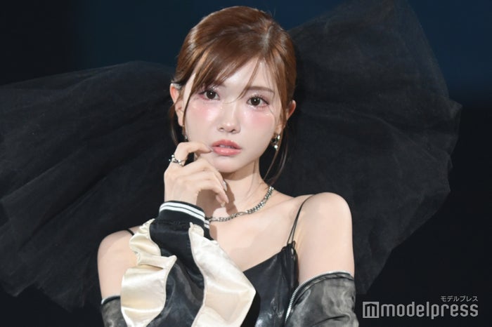 ひめか、キャバ嬢復帰後初ランウェイ 超ミニドレスで美脚輝く【サツコレ2025S/S】