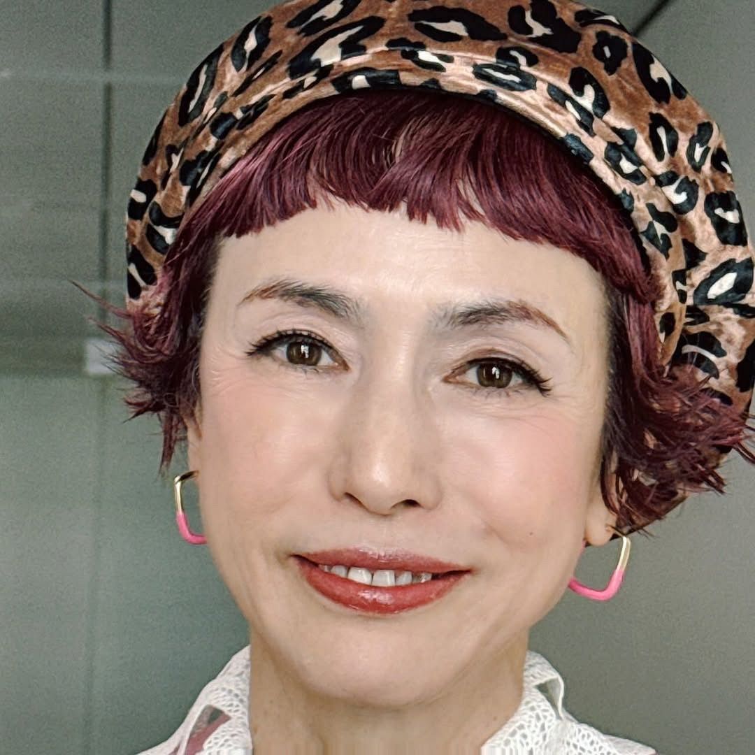 66歳で圧巻の透明感…大御所タレントの?ドアップ?に衝撃「なぜツルツル」「あやかりたい」「見とれておりやんした」