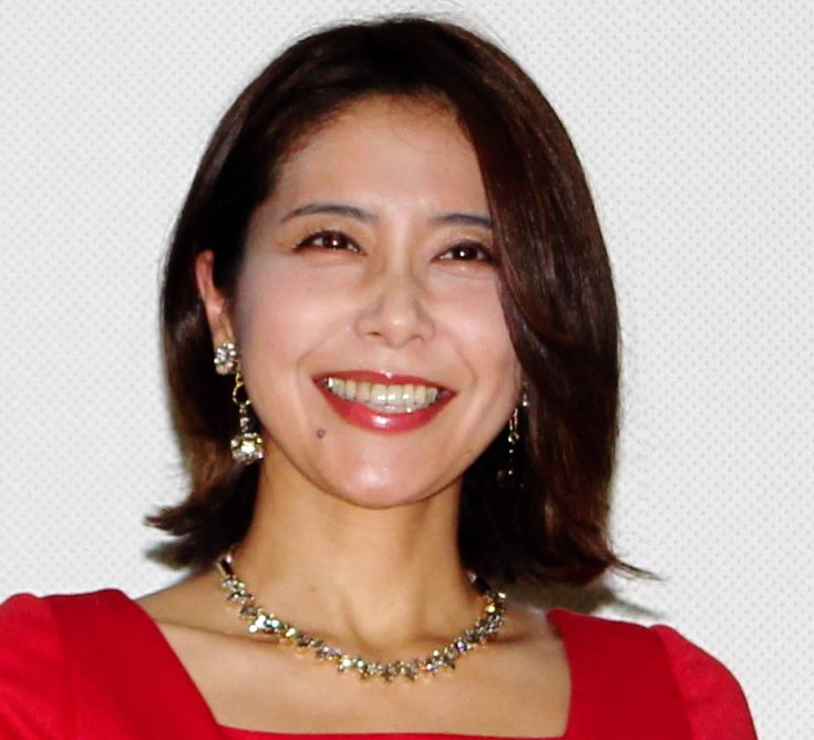 夫は元広島監督 かな子夫人５２歳の美貌に「ハンバーガーに目がいかない」「春の装いがお似合い」京都で神社巡り中に嬉しい出会い