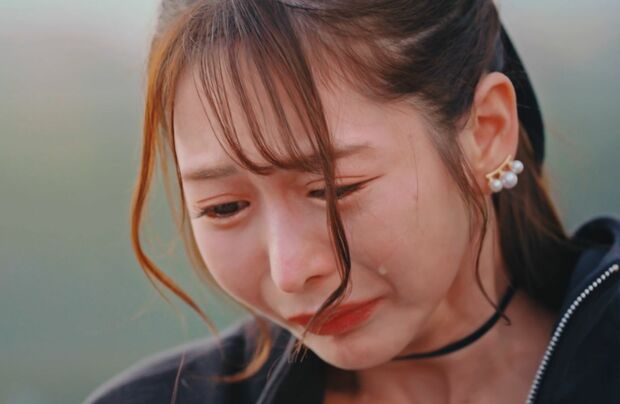 わがままボディ女子、自分が狙っている男性が元アイドルとお泊まり…呼び出し号泣