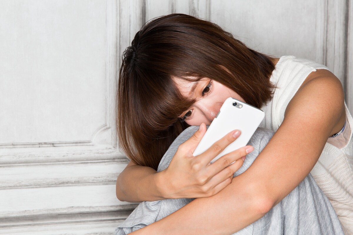 「私って重い女？」彼氏に既読スルーされる悲しさや辛さを素直に伝えられない女性がまず最初にするべき行動〈カウンセラーが指南〉
