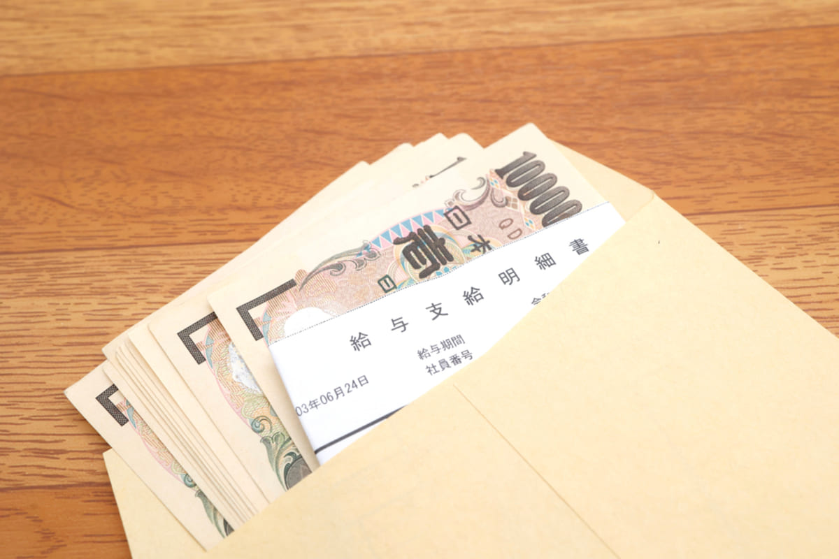 「Miu Miu」の財布が欲しいと言う妻。周りのママ友が「ヴィトン」や「Miu Miu」などのブランド財布ばかり持っているそうなのですが、30代の平均年収はそんなに高いのでしょうか？