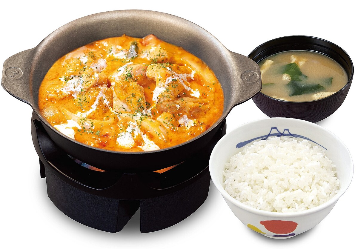 松屋、新メニュー「ロゼクリームチキン」発売、トマトや豆板醤をあわせたピリ辛･クリーミーなソースを使用