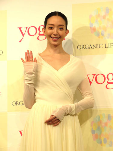 モデル松島花、ヨガ愛語る「体が疲れにくいのはヨガの成果」寝る前にも新ルーティーン
