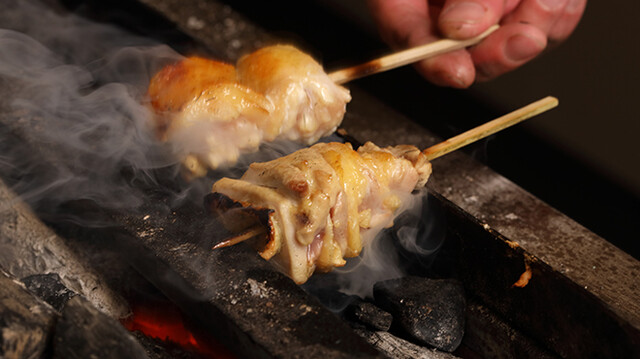 「やきとり 阿部」仕込みの焼鳥を心ゆくまで堪能！ 若き大将による、おまかせコースを楽しんで（東京・広尾）