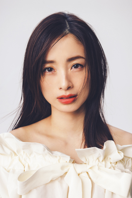 上戸彩、ピュアなまま輝き続ける美しさ披露 3人の子育てをしながら心と体を整える“秘訣”とは