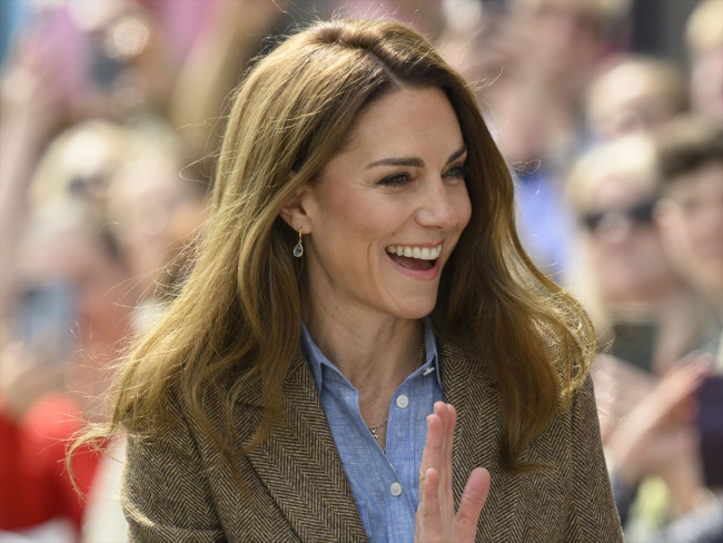 英キャサリン妃、明るく染めた新ヘアを披露 結婚記念日にウィリアム皇太子と思い出の地へ