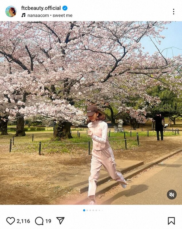 “奇跡の58歳”元女優 桜ピンクのランニング姿にファンうっとり「お美しい」「絵になりますね」