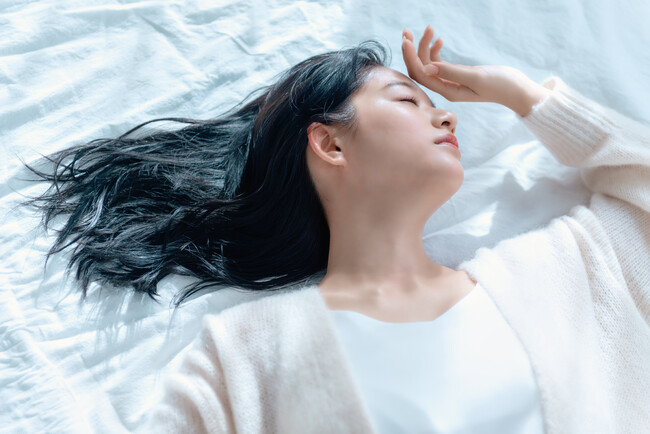 【独自調査】梅雨の髪悩み1位は「うねり」coconeが提案する梅雨ヘア対策とは?