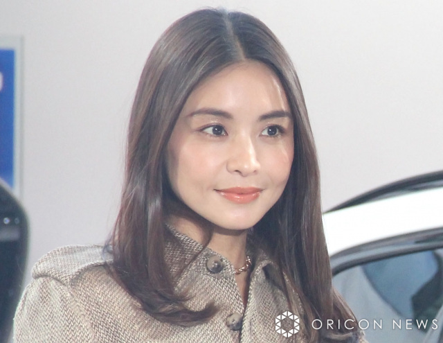 「規模が違う!!」“豪邸すぎる”滝沢眞規子、広々自宅の観葉植物を披露「見事なドウダンツツジ」「サラダバーだったんですね」