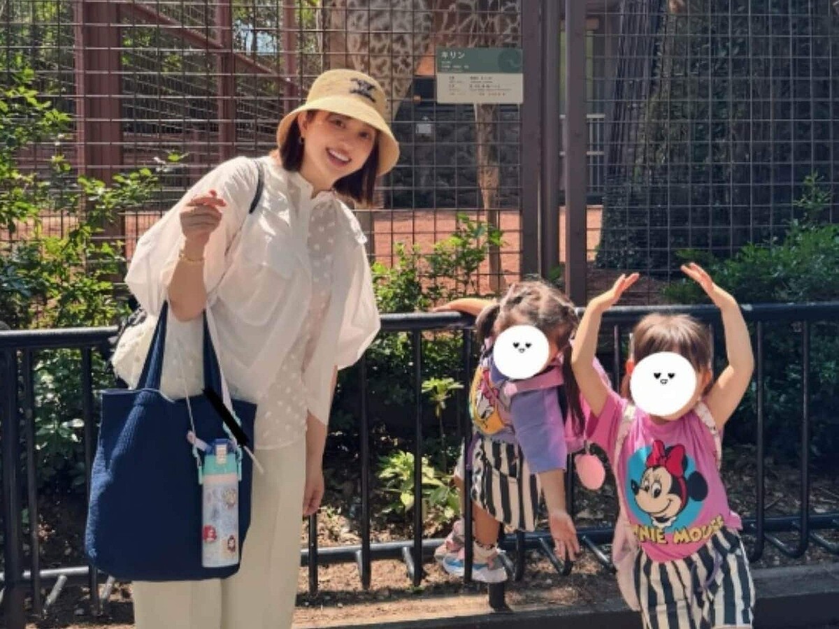 菊地亜美、“お友達とおそろコーデ”の娘と上野動物園を満喫! 「可愛い2人のこあみちゃん」