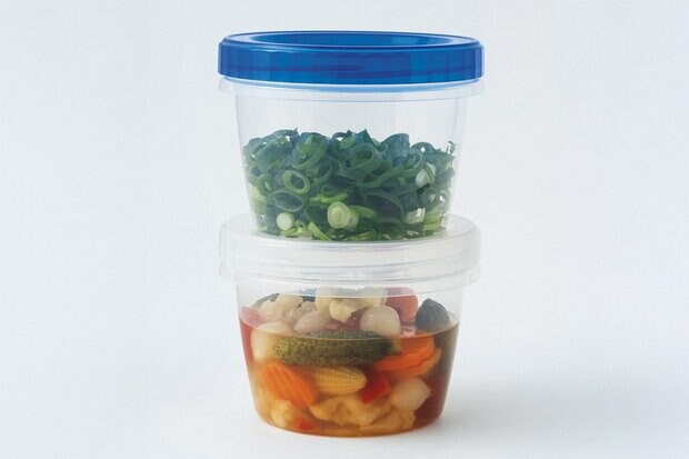 感動!ダイソーの汁漏れナシ「保存容器」&セリアの高見え「植木鉢」。110円とは思えない…