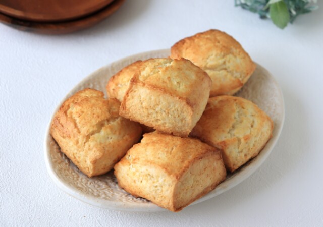 バターも卵もいりません!焼きたてサクふわ冷めたらしっとり♡生スコーンのレシピ