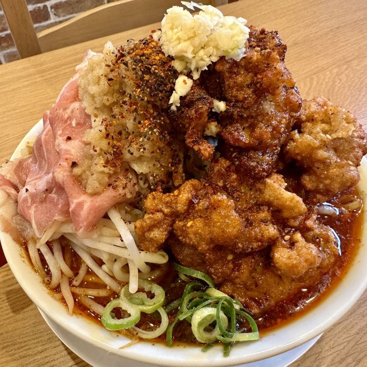 二郎系の“ジャイアン”シリーズが話題に…愛知県一宮市『鶏そば・から揚げ専門店 らーめんえびす 一宮店』スープは鶏100%