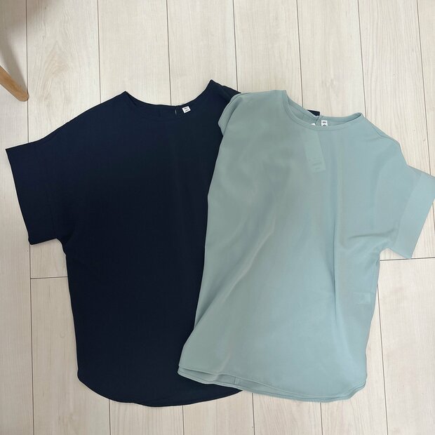 アラフォーがGUで2色買いした「ブラウスTシャツ」。990円で上品&高見えが叶う