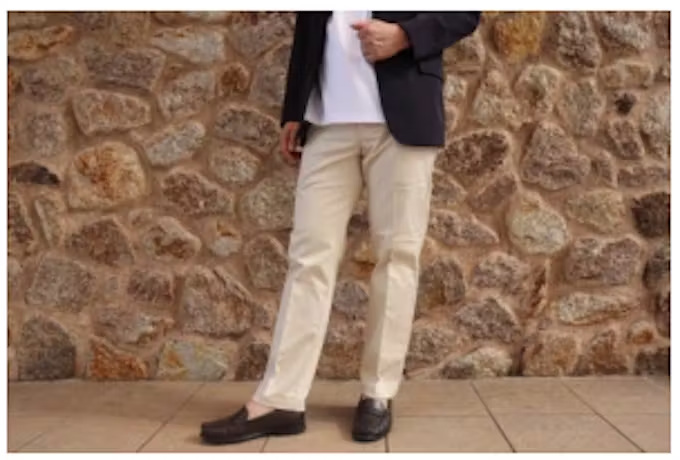 青山商事、「Dickies」に別注したビジネスシーンでも着回しのしやすいワークパンツに新色のオフホワイトを追加し発売