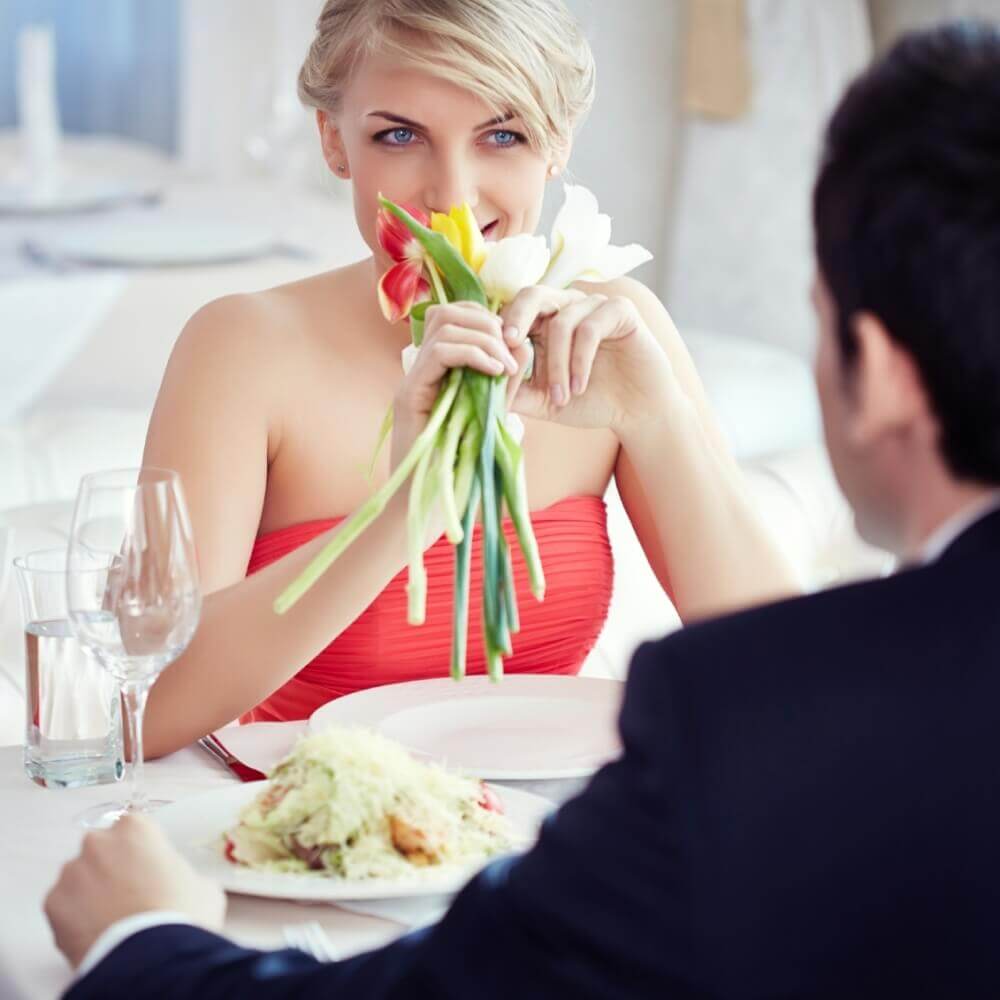 男性に「何を食べたい?」と聞かれたときのリアクション9パターン