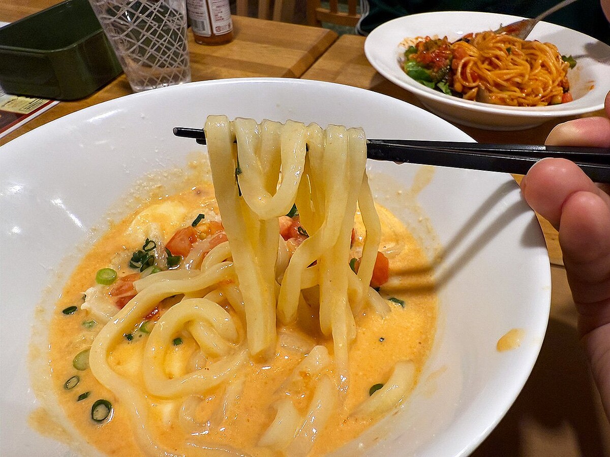 パスタのファミレス「ポポラマーマ」でなぜかうどんを売ってたから食べてみた →こんなのアリかよ!?
