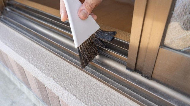 黄砂や花粉で窓ガラスが汚い…カンタンにできる「窓掃除」って!? お掃除メーカーが教える正解手順